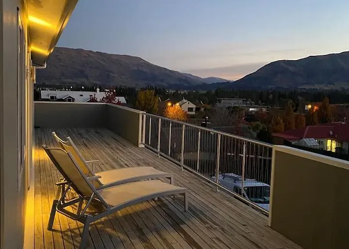'mount Iron Edge' With Mountain Views 度假居